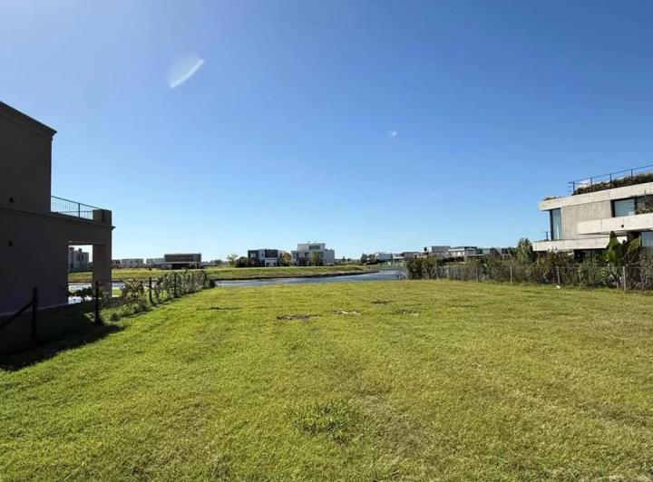 Terreno · 860m²
