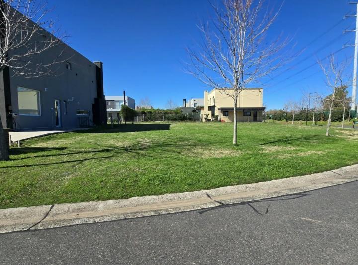 Terreno · 658m²