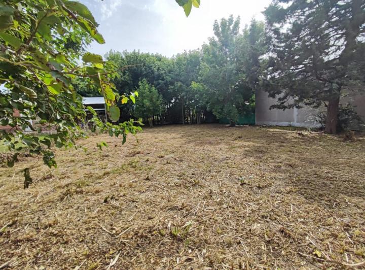 Terreno · 692m²