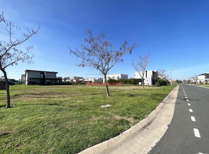 Terreno · 640m²
