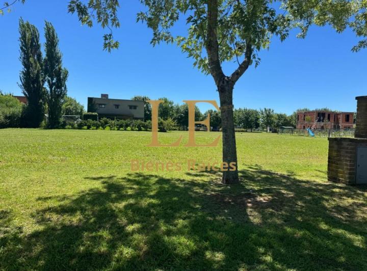 Terreno · 748m²