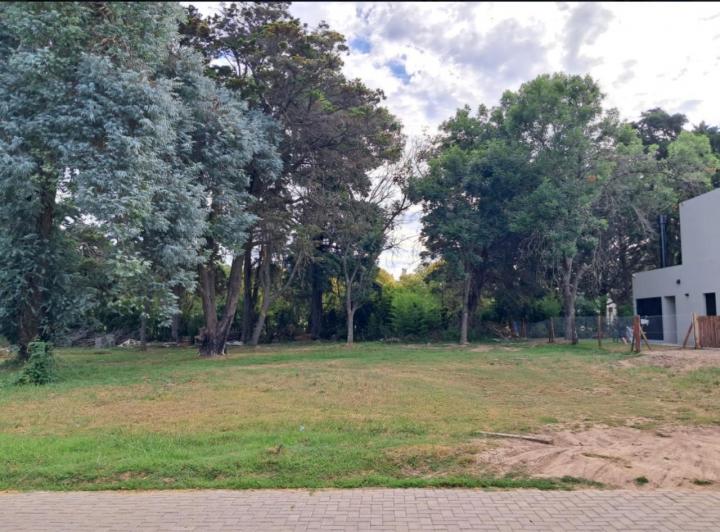 Terreno · 638m²