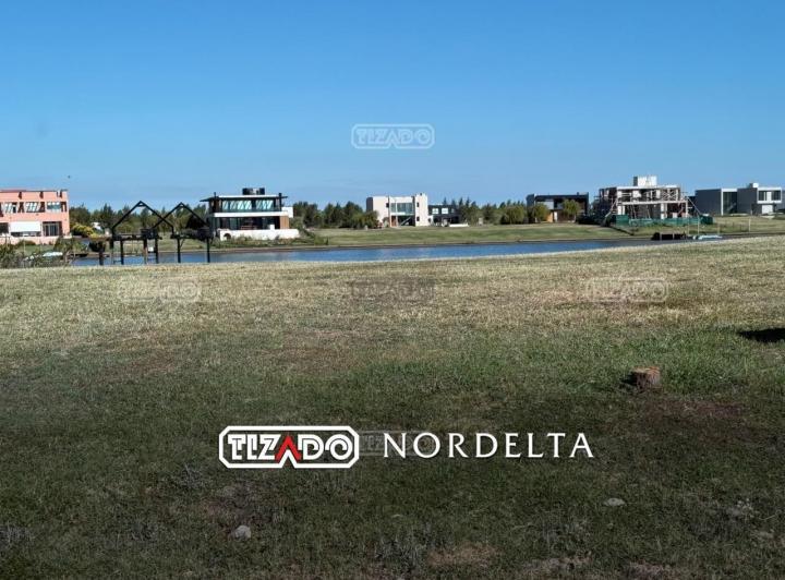 Terreno · 908m²