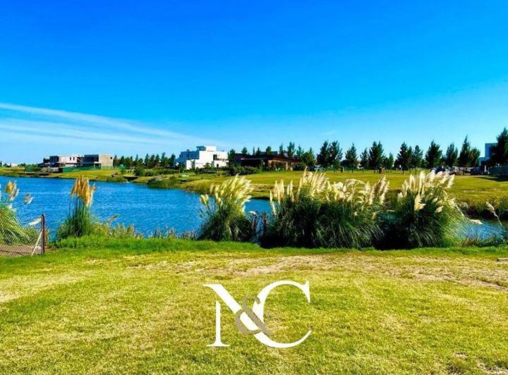 Terreno · 858m²