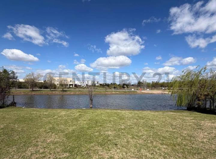 Terreno · 814m²