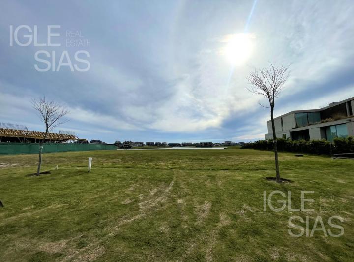 Terreno · 980m²