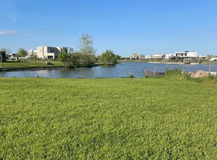 Terreno · 830m²