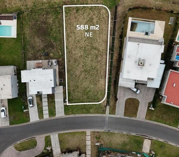 Terreno · 588m²