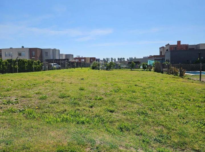 Terreno · 618m²