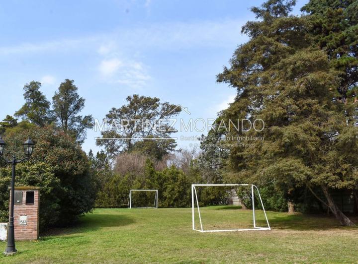 Terreno · 811m²
