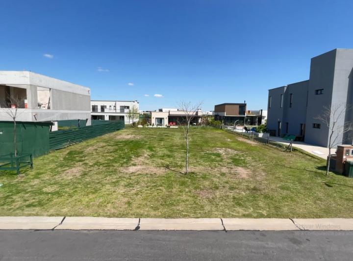 Terreno · 613m²
