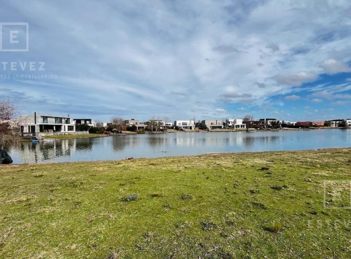 Terreno · 856m²