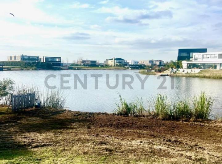 Terreno · 965m² · 4 Cocheras
