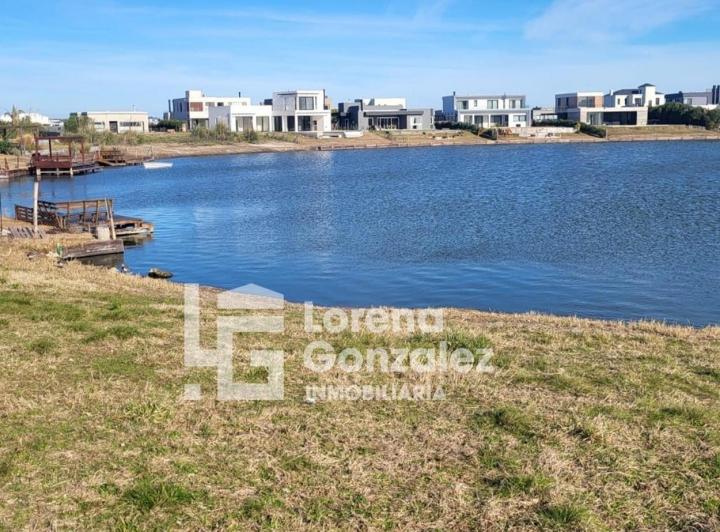 Terreno · 867m²