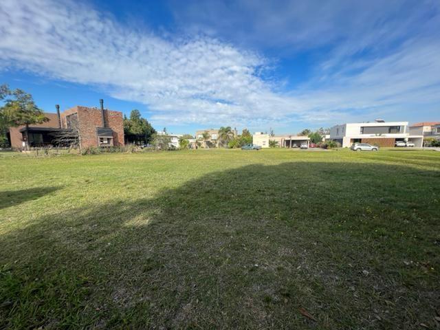 Terreno · 933m²