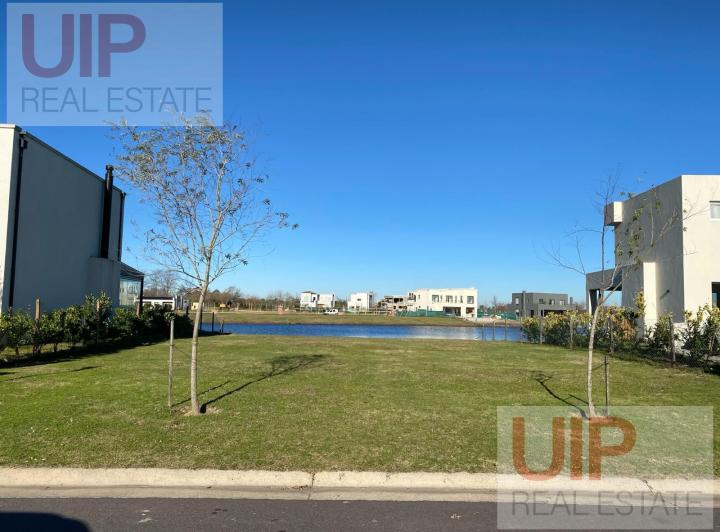 Terreno · 657m²