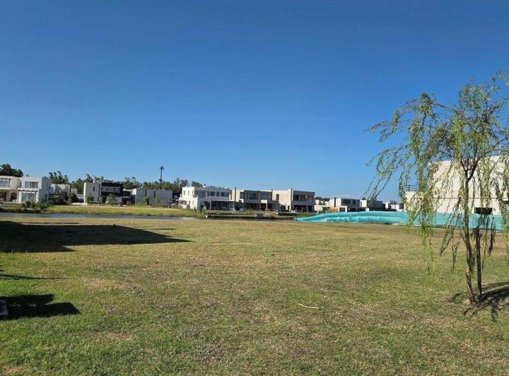 Terreno · 695m²