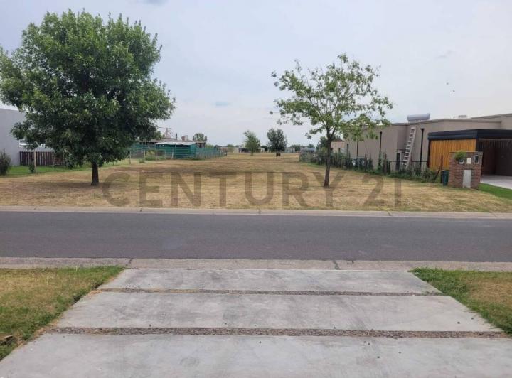 Terreno · 829m²