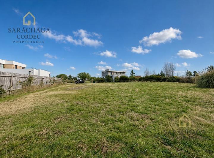 Terreno · 1051m²