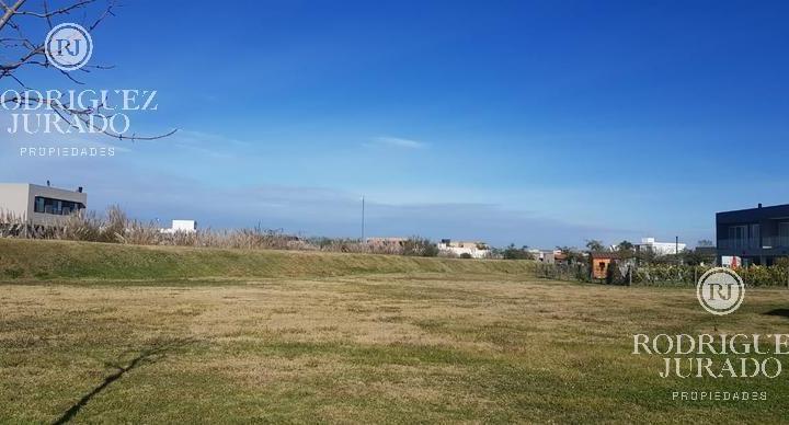 Terreno · 927m²