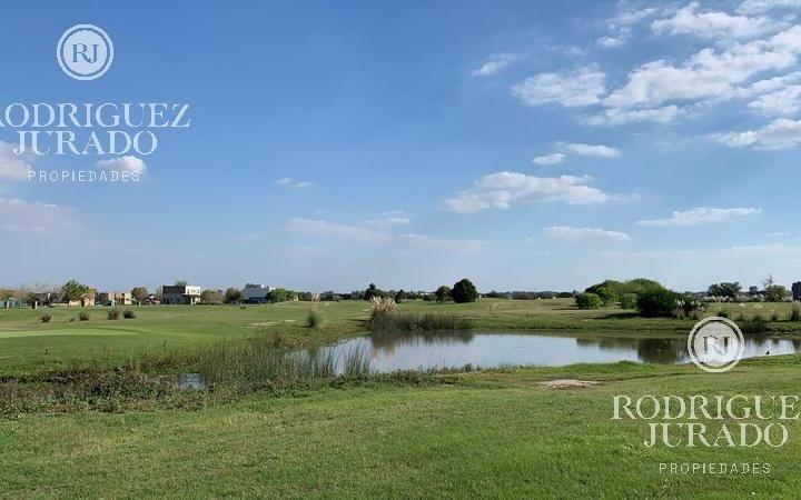 Terreno · 840m²