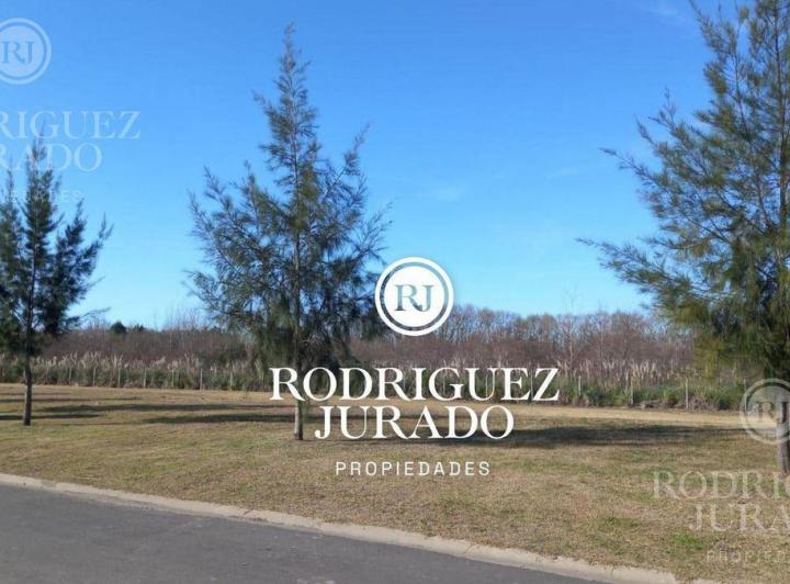 Terreno · 884m²