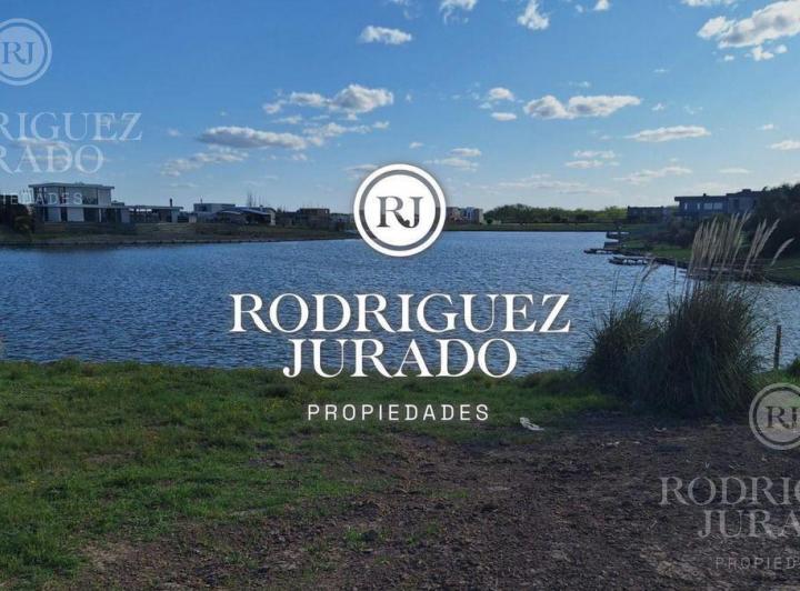 Terreno · 885m²