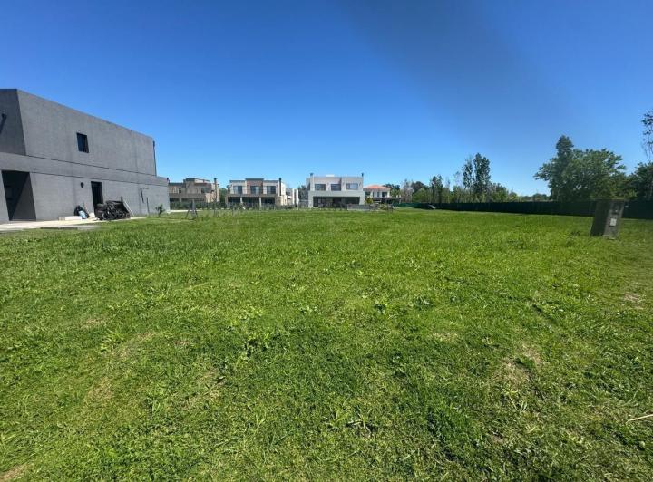 Terreno · 815m²