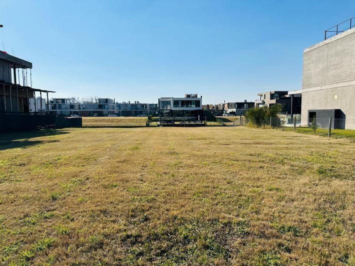 Terreno · 955m²