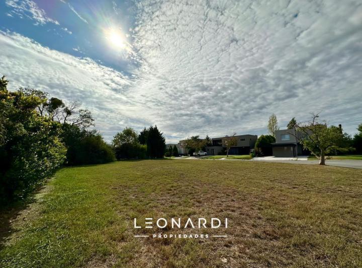 Terreno · 809m²