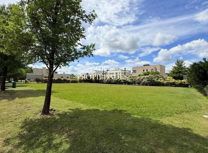 Terreno · 600m²
