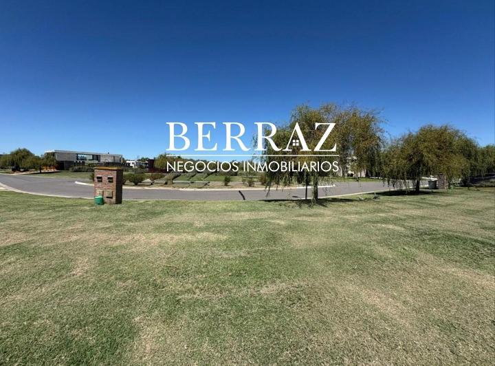 Terreno · 911m²