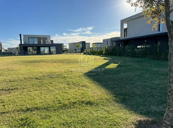 Terreno · 601m²