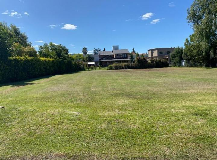 Terreno · 860m²