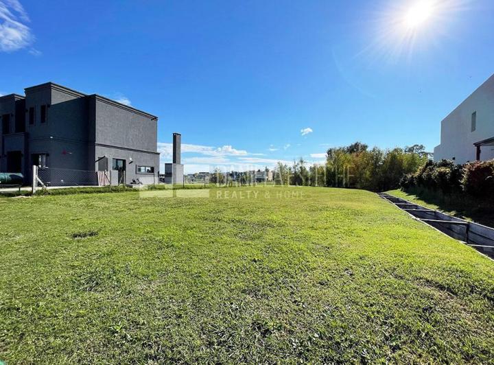 Terreno · 588m²