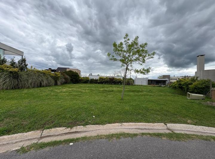 Terreno · 618m²