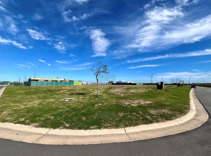 Terreno · 709m²