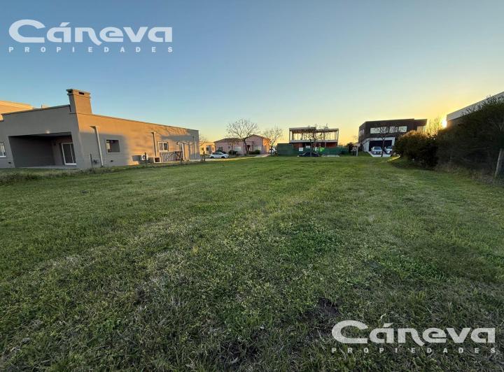 Terreno · 693m²