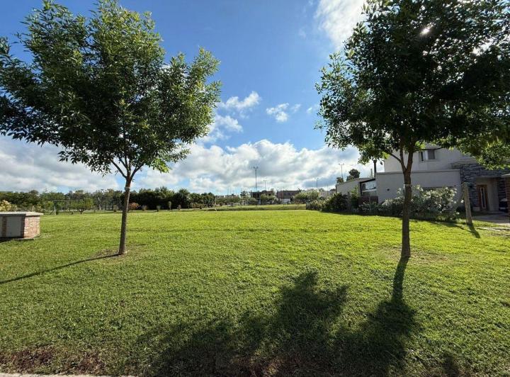 Terreno · 677m²
