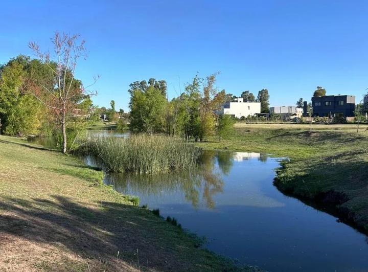 Terreno · 588m²