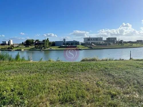 Terreno · 861m²