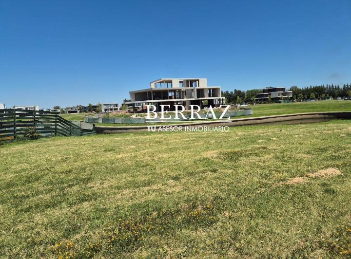 Terreno · 1077m²