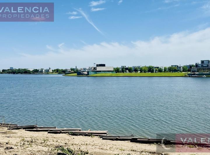 Terreno · 930m²