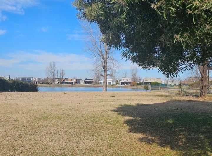 Terreno · 832m²