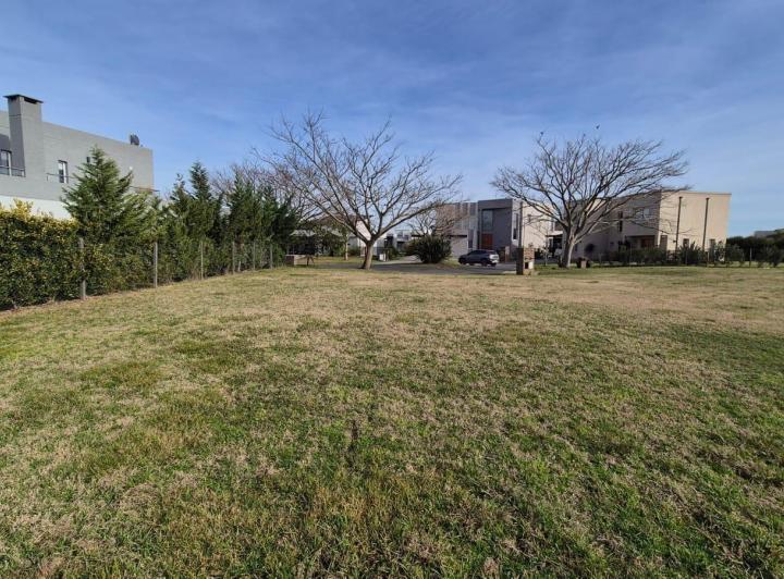 Terreno · 927m²