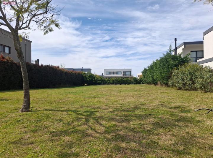Terreno · 649m²