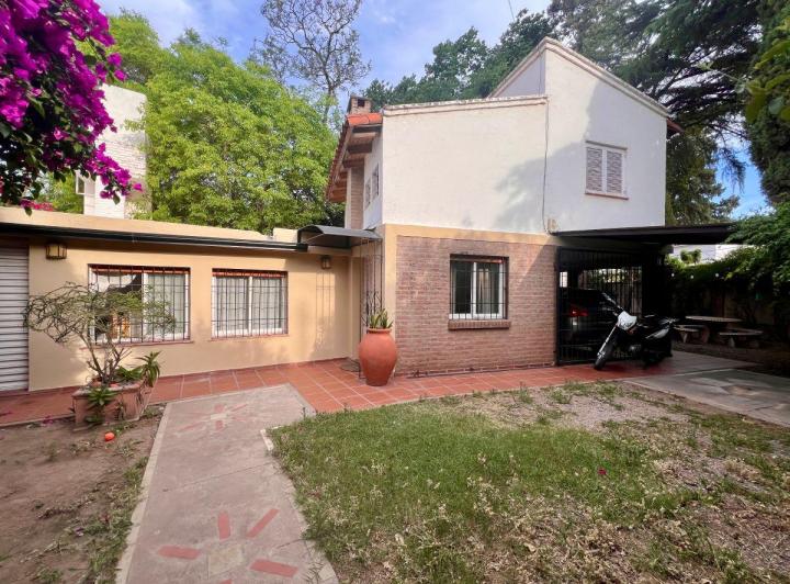 Casa · 178m² · 8 Ambientes · 2 Cocheras