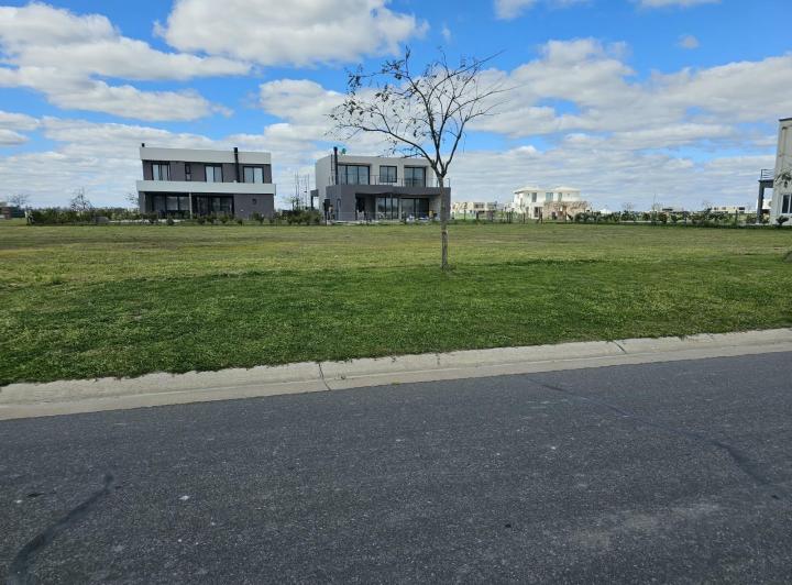Terreno · 680m²