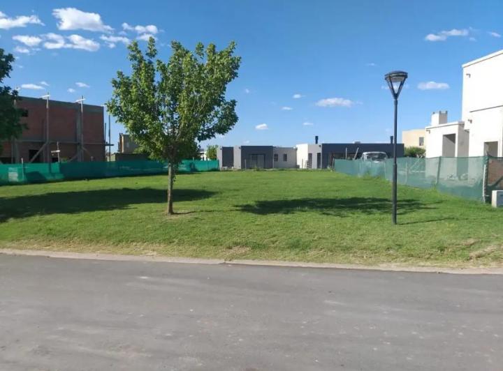Terreno · 713m²