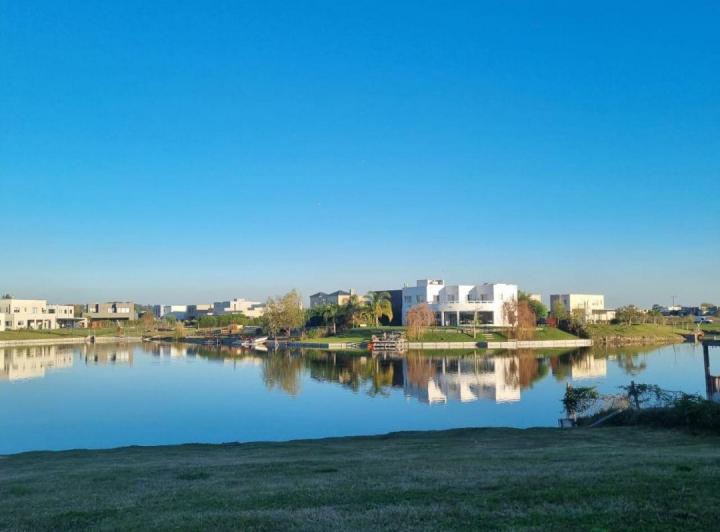 Terreno · 913m²